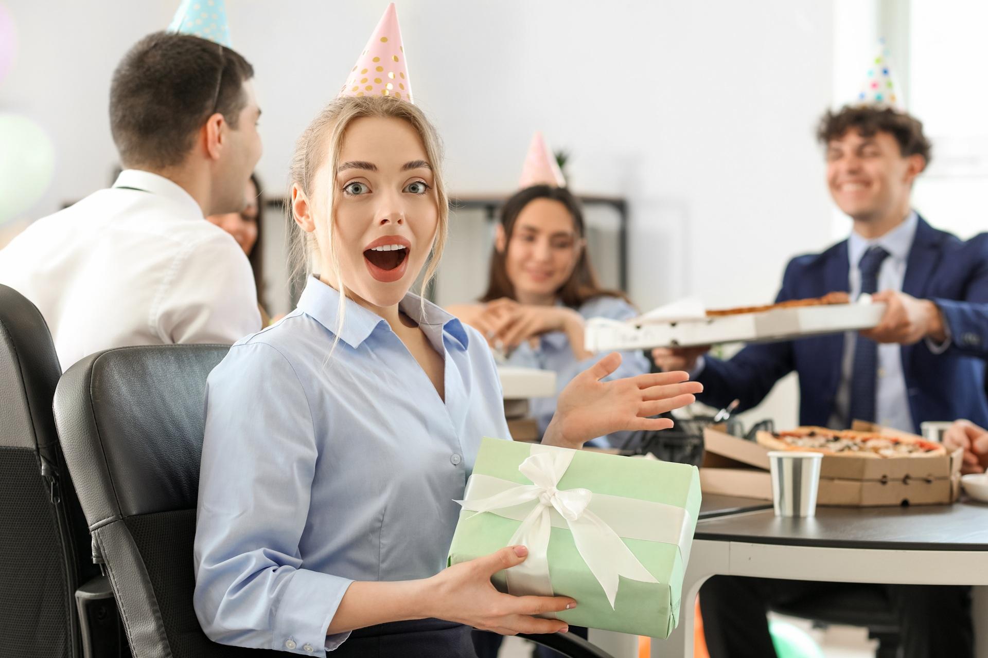 Ueberraschung bei Geschenkuebergabe | Elf Bar Elfa