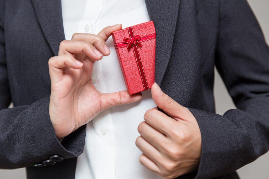 Kleine Geschenkbox als Anerkennung | Elf Bar Elfa