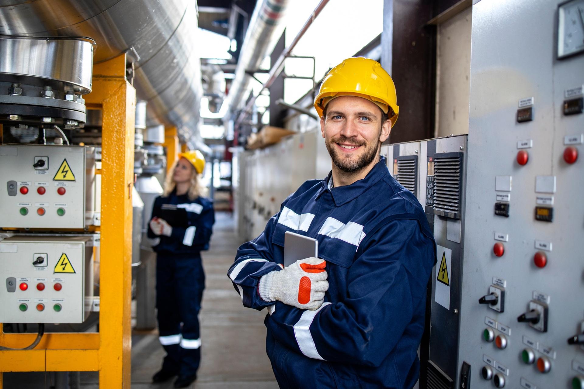 Ingenieur in Industrieanlage | Ghostwriter