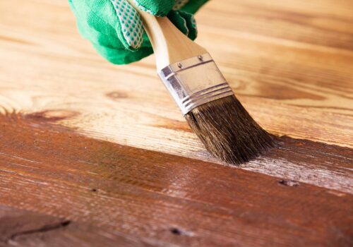 Langlebigkeit im Garten: Die richtige Pflege von Outdoor-Materialien.